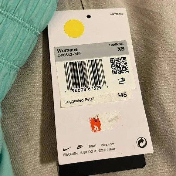 NWT Nike women’s training loose fit shorts size XS - Picture 3 of 4